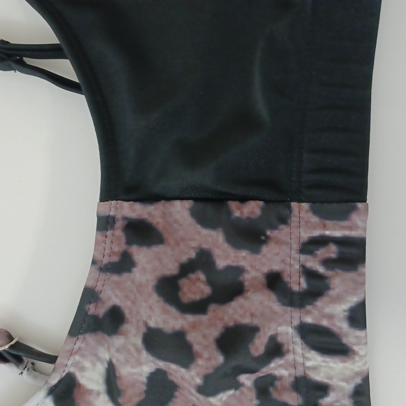 ✨3/$25✨Shein Black/Leopard Swim Top - L - Picture 6 of 8